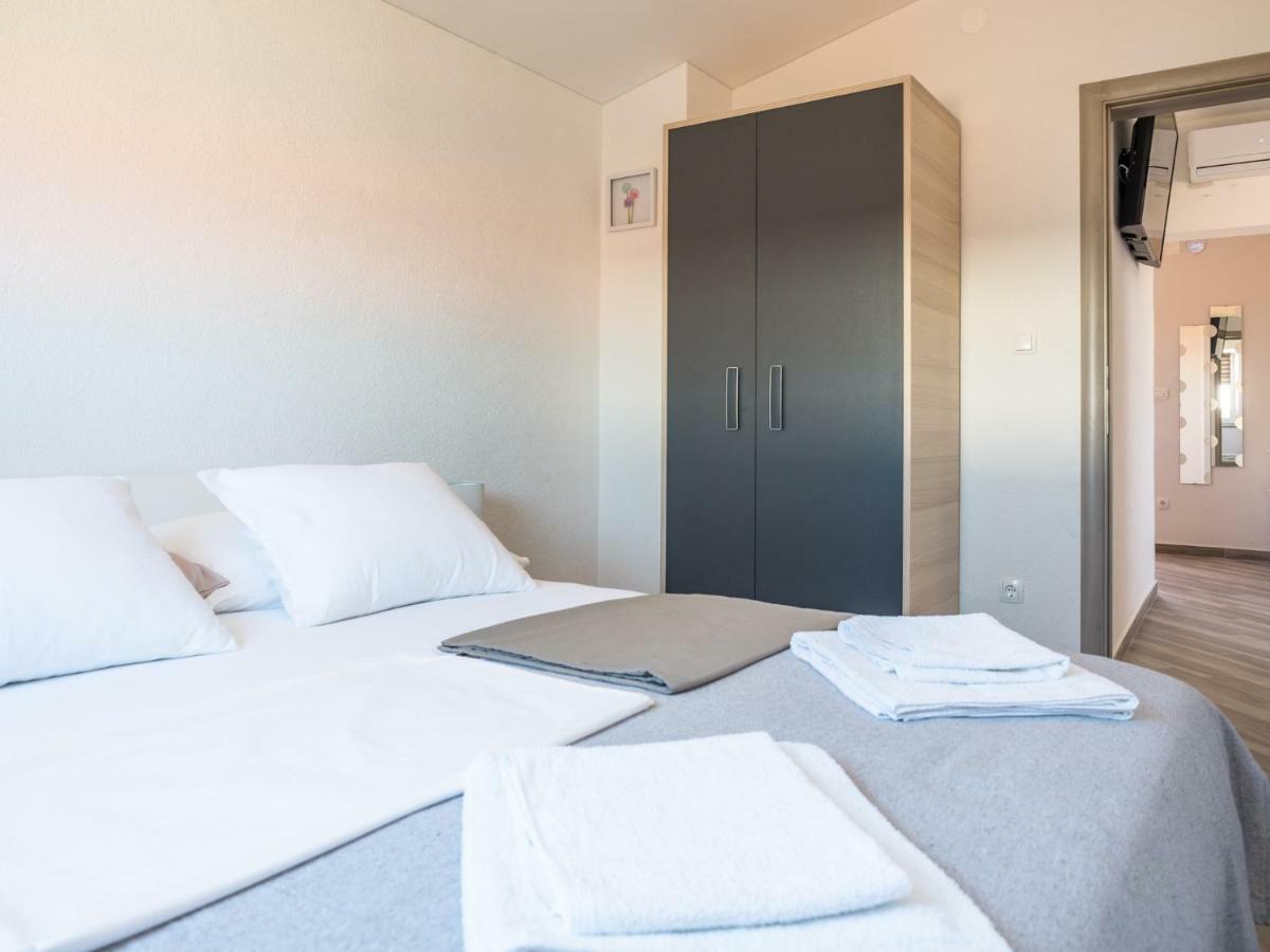 Apartment ˝Soleil˝ Vir Exterior photo
